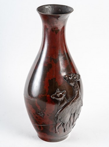 Grand vase balustre japonais en bronze à patine brune et rouge - Tora Tori