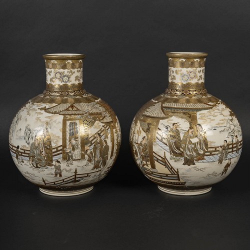 XIXe siècle - Paire de grands vases japonais en faïence de Satsuma