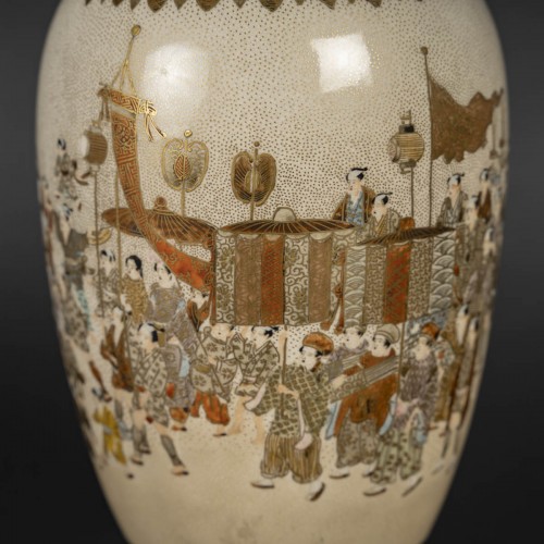 Japanese Satsuma earthware vase of a great procession - Asian Works of Art Style 