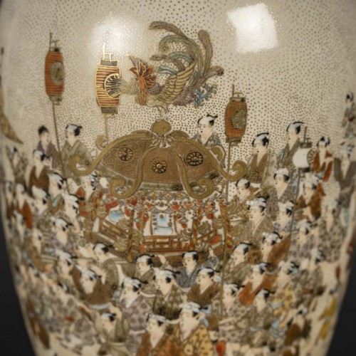 Vase japonais en Satsuma d'une grande procession - Tora Tori