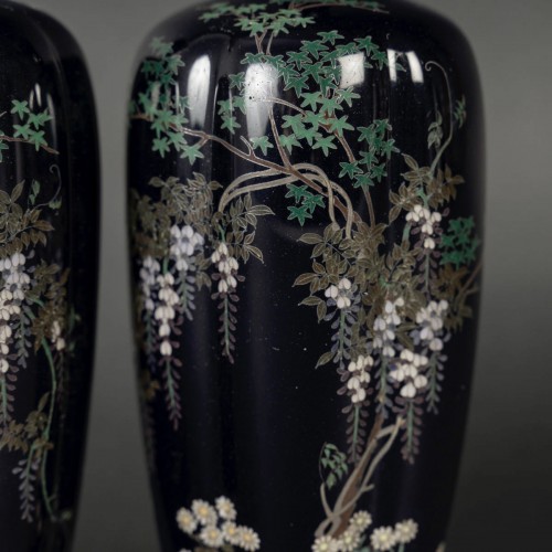 Pair of small Japanese gadrooned vases in cloisonné enamels - Asian Works of Art Style 