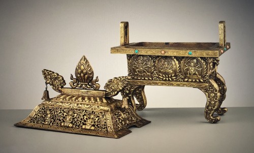 Asian Works of Art  - Chinese rectangular shape incense burner