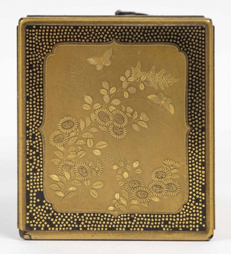 Asian Works of Art  - Small gold lacquered Japanese cabinet - Kodansu