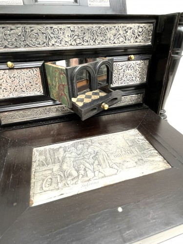 17th century - A Jewelry table-cabinet