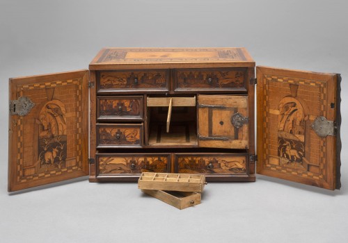 A MAGNIFICENT AUGSBURG TABLE CABINET - Furniture Style Louis XIII