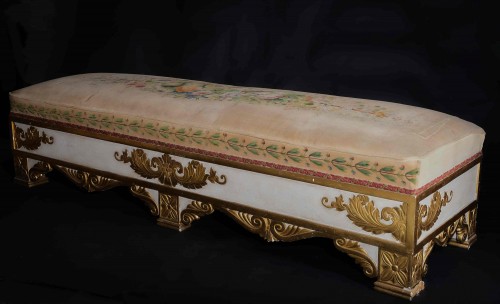 Unusual Upholstered Bench With Relief Decoration, late 19th century - Seating Style Restauration - Charles X