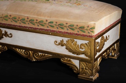 Unusual Upholstered Bench With Relief Decoration, late 19th century - Restauration - Charles X