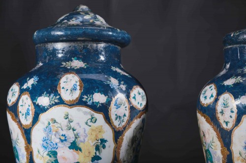 Decorative Objects  - Pair of blue-ground reverse glass lidded vases in Arte Pover,a iedmont 19th century