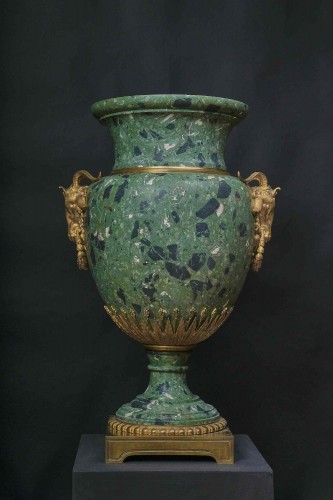 Important Scagliola Vase With Gilt Bronzes, Rome Mid-19th Century - Decorative Objects Style Restauration - Charles X