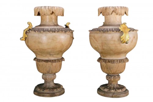 Paire de grands vases en albâtre, Italie 1ère moitié du 18e siècle