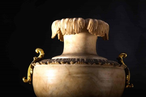 Pair of big alabaster vases, Italy, 1st half 18th century - Transition