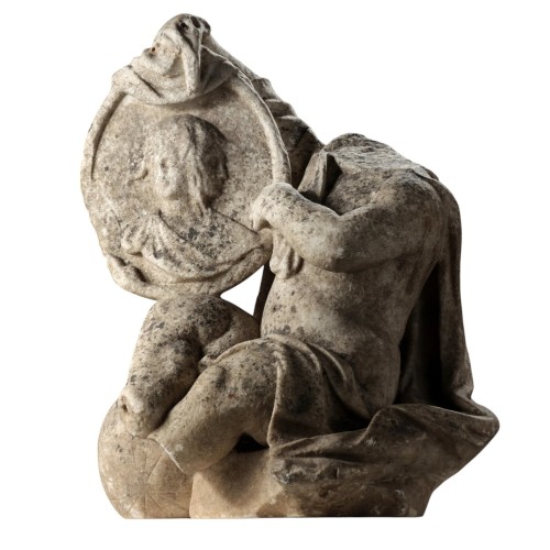 Fragment de marbre sculpté du XVIIIe siècle