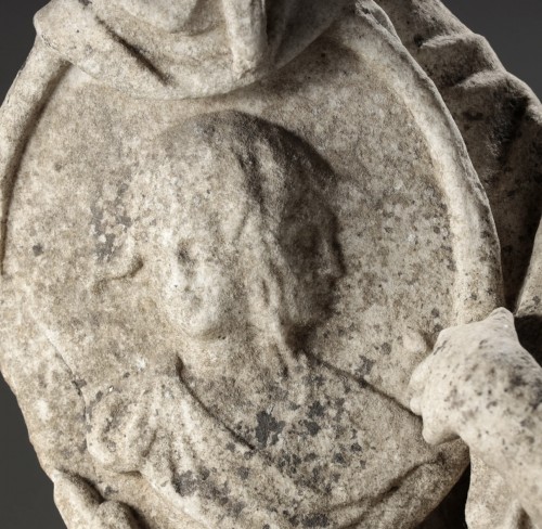  - Fragment de marbre sculpté du XVIIIe siècle