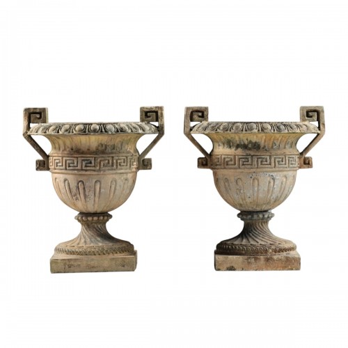 Paire de vases en terre cuite, vers 1830