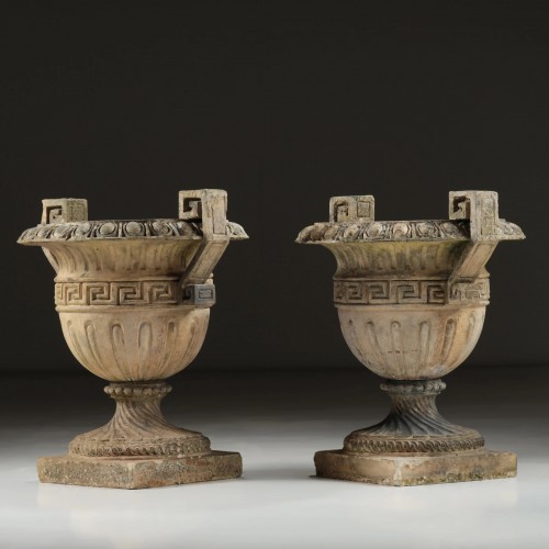 Matériaux & Architecture Ornements de jardin - Paire de vases en terre cuite, vers 1830