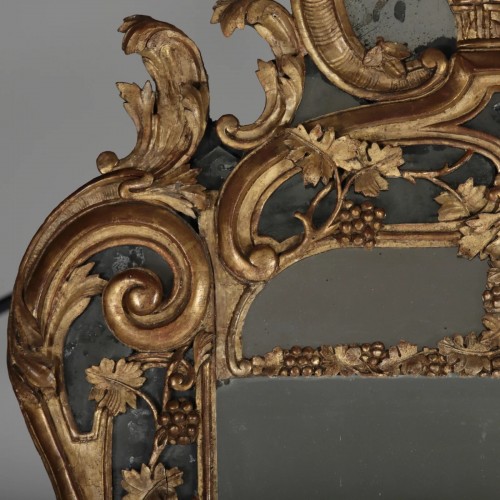 Miroir Louis XV en bois doré - Vagabond Antiques