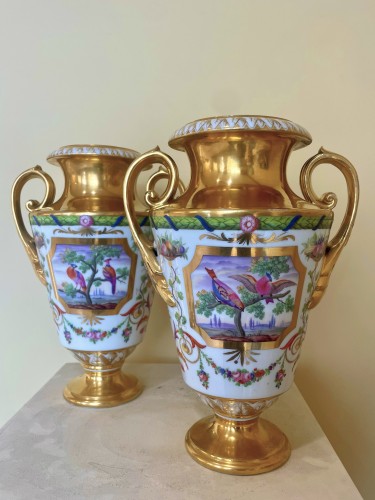 Paire de vases urnes en porcelaine de Bordeaux - Céramiques, Porcelaines Style 