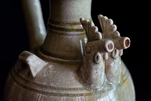 Rare white-glazed double chicken-head ewer - Asian Works of Art Style 